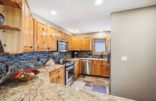 Four O'Clock Casa | Elk Ridge 432 4 Bedroom Townhouse by RedAwning