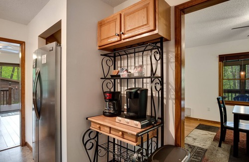 Cranberry Falls Cabina | Elk Ridge Peaceful Getaway 7 min to Blue Ridge Pkw