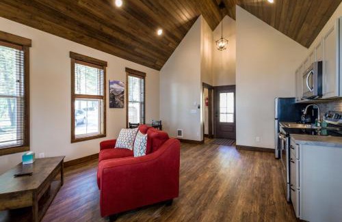 Lakeside Casa | Elk Ridge Village 401C Cozy Cabin with views of Flathead Lake and the mountains