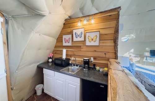 Sutton Casa | Elk River Hotel & Cafe