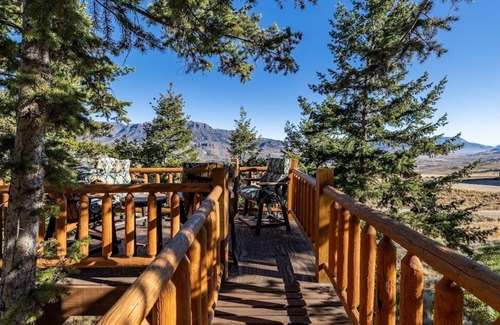 Wapiti Casa | Elk Road Cabin- Magnificent Mountain Views!