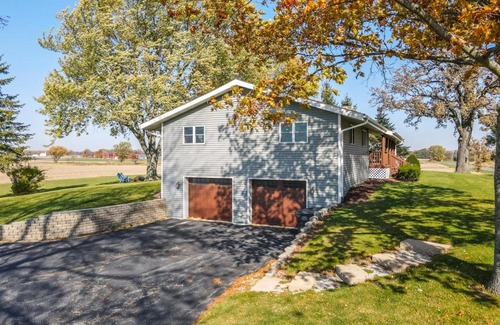 Lake Geneva Casa | Elkhorn 3 Bedroom 2 Bathroom Log Cabin Sleeps 8 - Lincoln Log Cabin