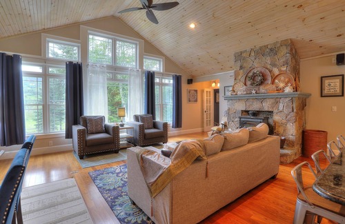 Rangeley Casa | Elkhorn is a 4 season rental on Beaver Mountain Lake