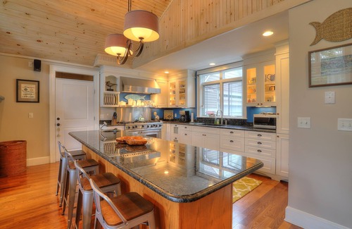 Rangeley Casa | Elkhorn is a 4 season rental on Beaver Mountain Lake