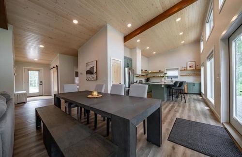 Wasagaming Cabina | Elkhorn Residence Cabin - 4 Bedrooms + Hot Tub