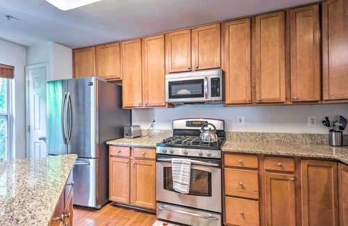 Elkridge Casa | Elkridge Townhome ~ 15 Mi to Dtwn Baltimore!