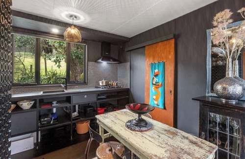 Apollo Bay Cabina | ELLA B - caravan park location