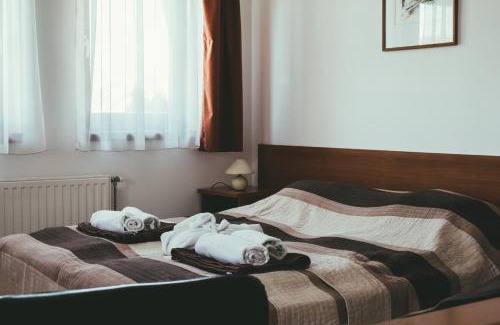 Hajduszoboszlo Cama Y Desayuno | Ella Residence Panzió
