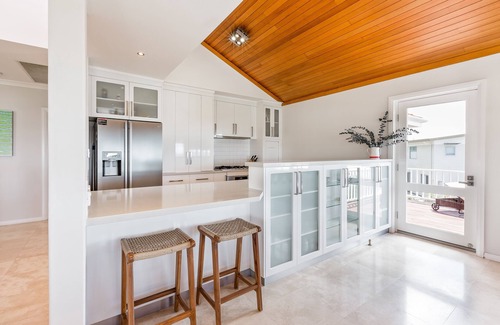 Eagle Bay Casa | Ellavista LUXE beachside home with ocean views and WIFI