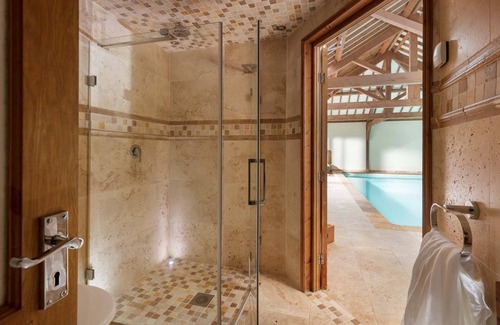 Cubert Otro | Ellenglaze is an elegantly and lovingly renovated, Grade II-listed farmhouse.