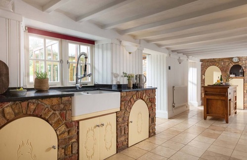 Cubert Otro | Ellenglaze is an elegantly and lovingly renovated, Grade II-listed farmhouse.