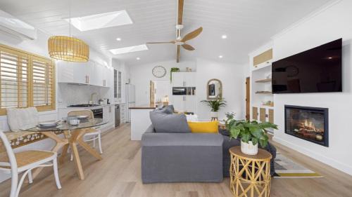 Coffs Harbour Casa | Ellie's Holiday Escape - Pool, Romantic, Fireplace