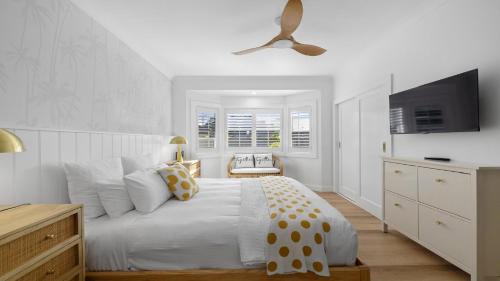Coffs Harbour Casa | Ellie's Holiday Escape - Pool, Romantic, Fireplace
