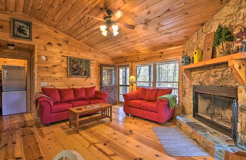 Ellijay Casa | Ellijay Cabin with Hot Tub and Deck in National Forest