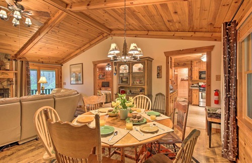 Ellijay Cabina | Ellijay Cabin with Porch & Private Hot Tub!