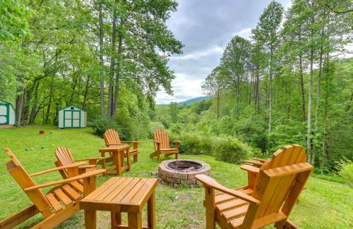 Ellijay Casa | Ellijay Cabin with Porch and Private Hot Tub!
