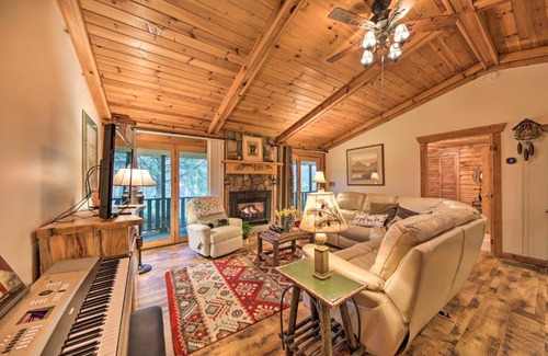 Ellijay Casa | Ellijay Cabin with Porch and Private Hot Tub!