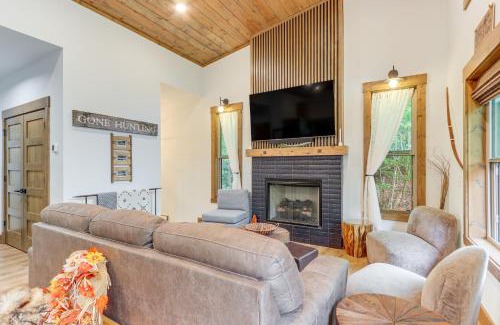 Ellijay Casa | Ellijay Resort Home with Hot Tub and Fire Pit!