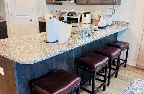 Elgin Casa | Ellington Escape - Modern Home, Cabana & Pool