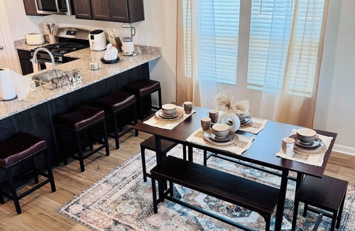 Elgin Casa | Ellington Escape - Modern Home, Cabana & Pool
