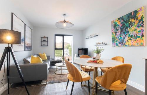 Gloucester Apartamento | Elliot Oliver - Stylish 2 Bedroom Apartment With Parking In The Docks
