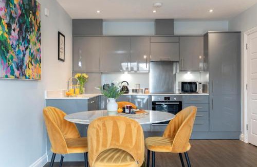 Gloucester Apartamento | Elliot Oliver - Stylish 2 Bedroom Apartment With Parking In The Docks