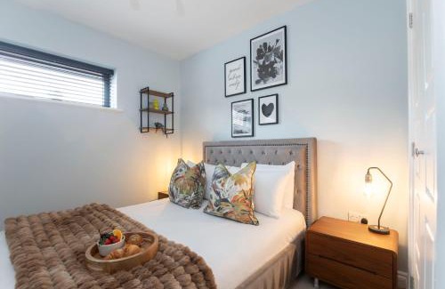 Gloucester Apartamento | Elliot Oliver - Stylish 2 Bedroom Apartment With Parking In The Docks