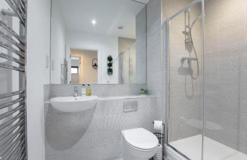 Gloucester Apartamento | Elliot Oliver - Stylish 2 Bedroom Apartment With Parking In The Docks