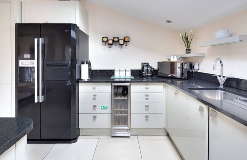 Alfreton Casa | Elliott House - 4 bedroom property with hot tub