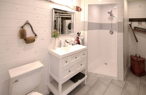 Zurich Cabaña | Elliott's Anchor... Fully Accessible Lakefront Luxury!