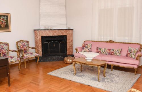 Agrinio Apartamento | Ellis house