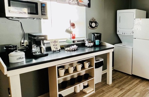 Stafford Casa | Ellis House Trail Lodging Sleeps 16