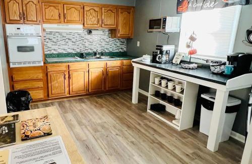 Gilbert Casa | Ellis House Trail Lodging Sleeps 16