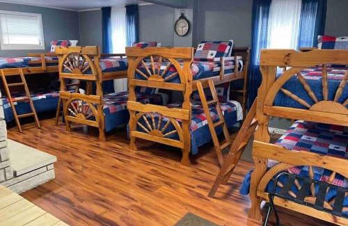 Gilbert Casa | Ellis House Trail Lodging Sleeps 16