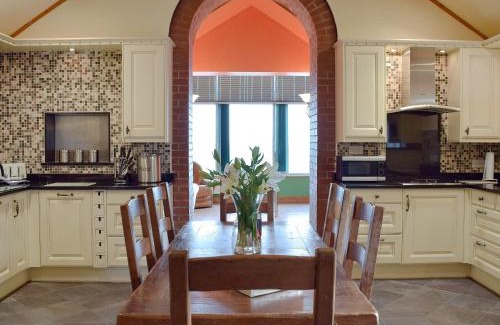 Llanybri Casa | Elm Cottage-W40630