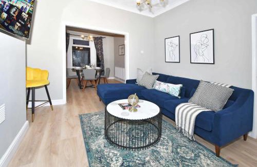Crewe Apartamento | Elm House by YourStays - Lovely home in Cheshire, quiet residential street