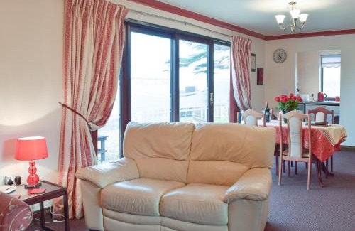 Llanybri Casa | Elm View-W42961