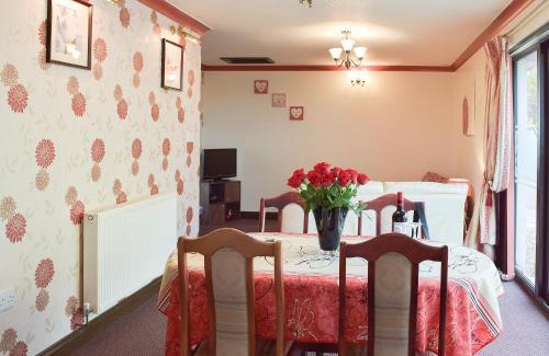 Llanybri Casa | Elm View-W42961