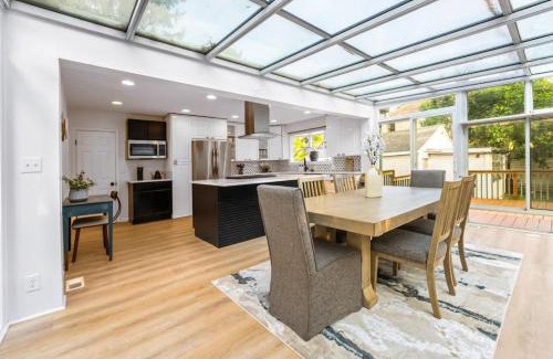 Elmhurst Casa | Elmhurst 3BR House with Modern Farmhouse Charm