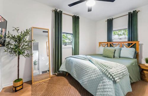 Elmhurst Casa | Elmhurst 3BR House with Modern Farmhouse Charm