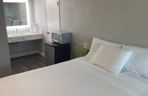 Auburn Hotel | Elmwood Motel