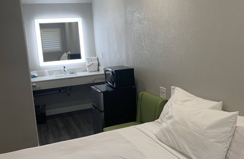 Auburn Hotel | Elmwood Motel
