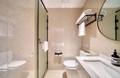 Pudong Hotel | Elong Hotel Xiepu Road subway Station