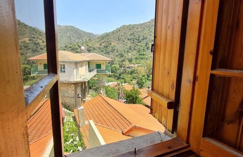 Kalopanayiotis Casa | Elpiniki's Old Three Bedroom House