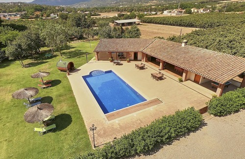 Santa Eulalia de Roncana Apartamento | ELS CIRERERS - Can Burgues