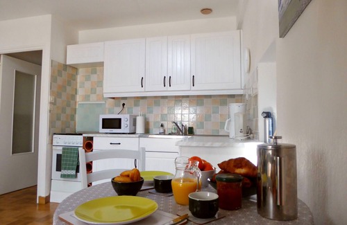 Ploerdut Cabaña | Elsa Cottage - charming cottage - private garden, shared pool, fabulous grounds