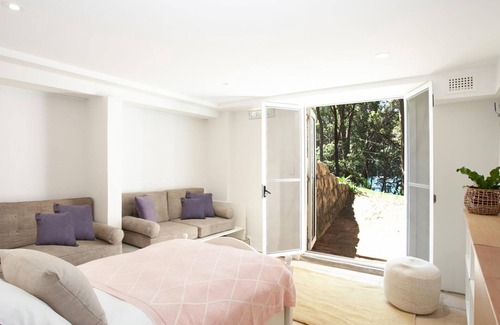 Sydney Casa | Elvina Bay Beach House (IH) - Pittwater Retreat newly renovated beach house, set on half an acre with water views