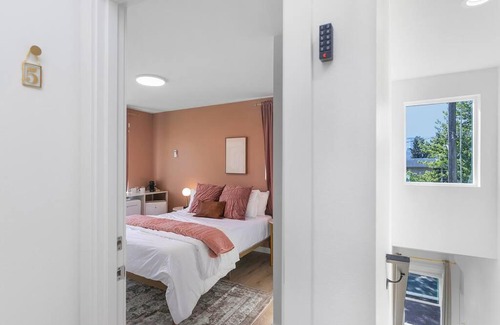Minor Apartamento | Elvis's Sweet Suite - 84 Walkscore