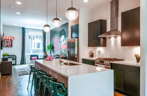 Nashville Casa | Elvis-themed 13 Beds Rooftop City Views