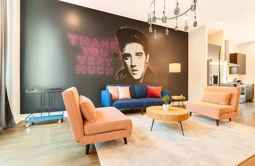 Nashville Casa | Elvis-themed 13 Beds Rooftop City Views